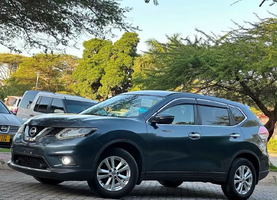 NISSAN X-TRAIL thumbnail 2
